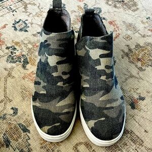 Size 6.5 Soda High Sole Shoes